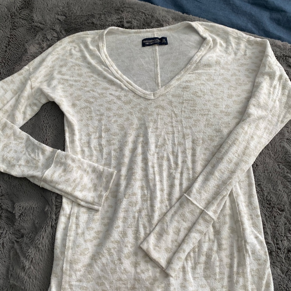 Longer v neck t shirt for leggings
